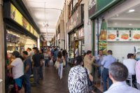 Am Rande vom Plaza de Armas reiht sich ein Würstchen im Brötchen Laden neben dem anderen.